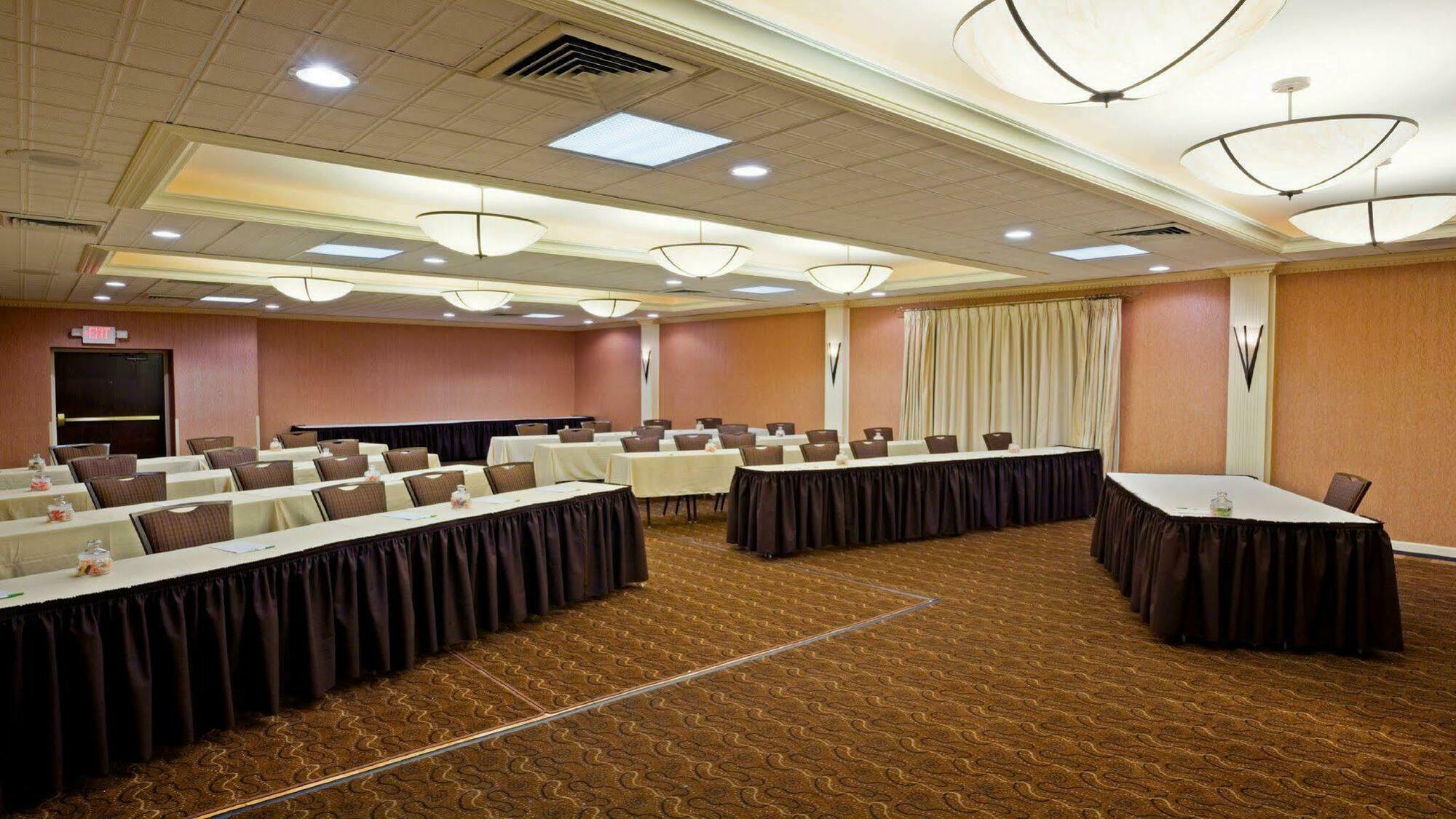 Holiday Inn & Suites Parsippany Fairfield By Ihg Exterior foto